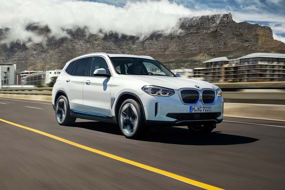 Novo eléctrico BMW iX3 começa nos 80 mil euros e dá 460 km de autonomia