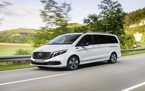 250 204 100 kWh Standard 5p Aut.