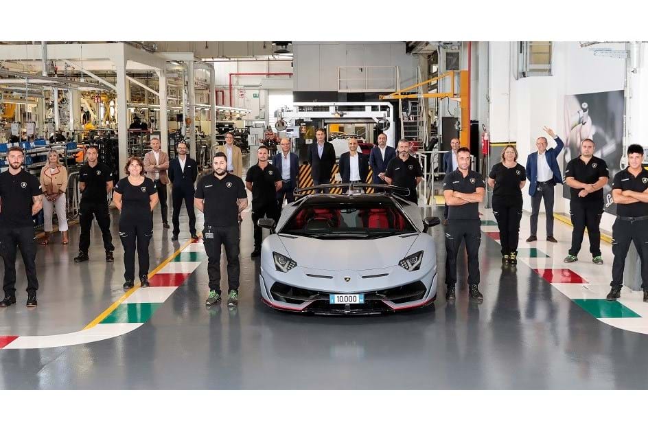 Lamborghini celebra 10 mil Aventador