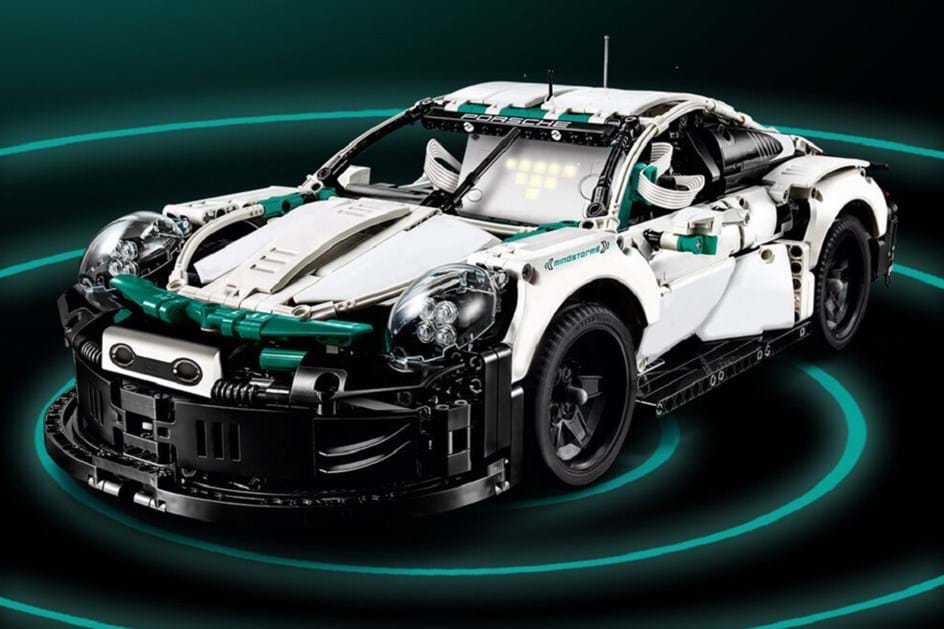 Porsche 911 terá condução autónoma… feita pela Lego!