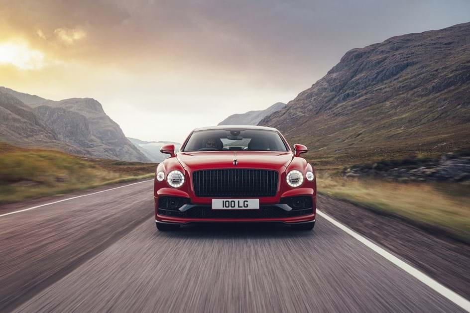 Bentley Flying Spur: um novo V8 mais ágil e eficiente