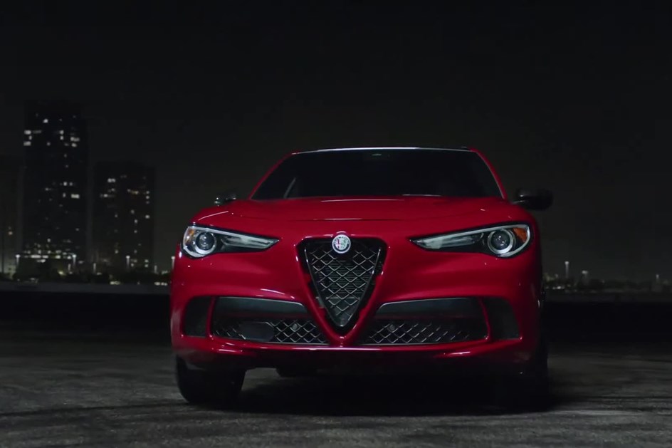 Giulia e Stelvio Quadrifoglio da Alfa Romeo a bailarem no asfalto