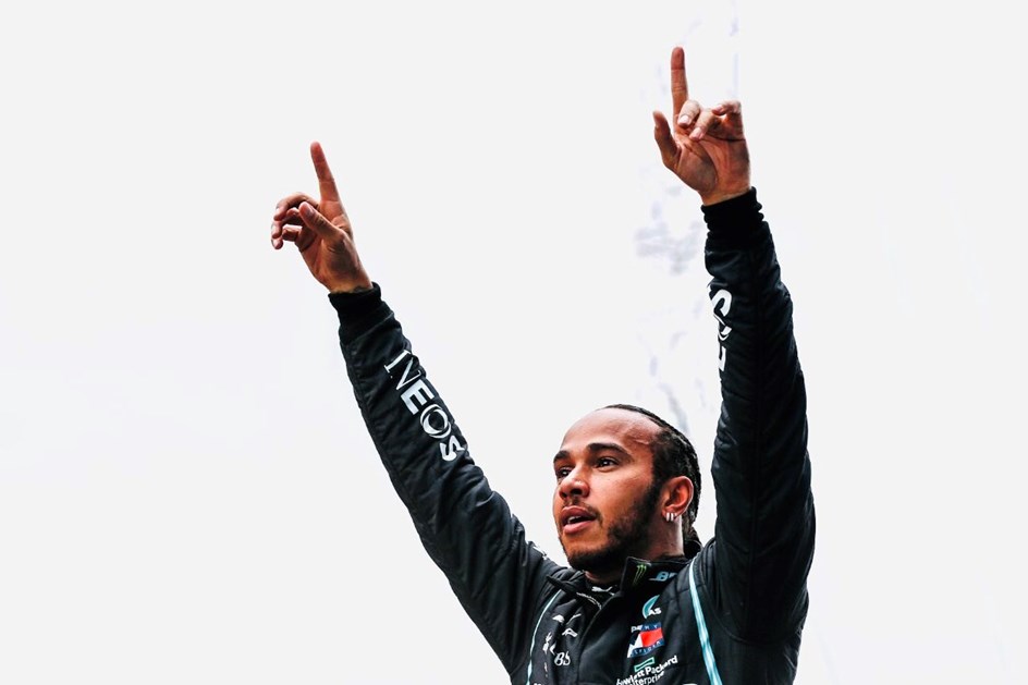 F1: Lewis Hamilton vence 7.º título mundial da carreira e iguala recorde de Michael Schumacher