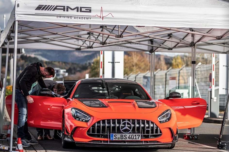 Muito rápido: Mercedes-AMG GT Black Series recordista no "Inferno Verde"