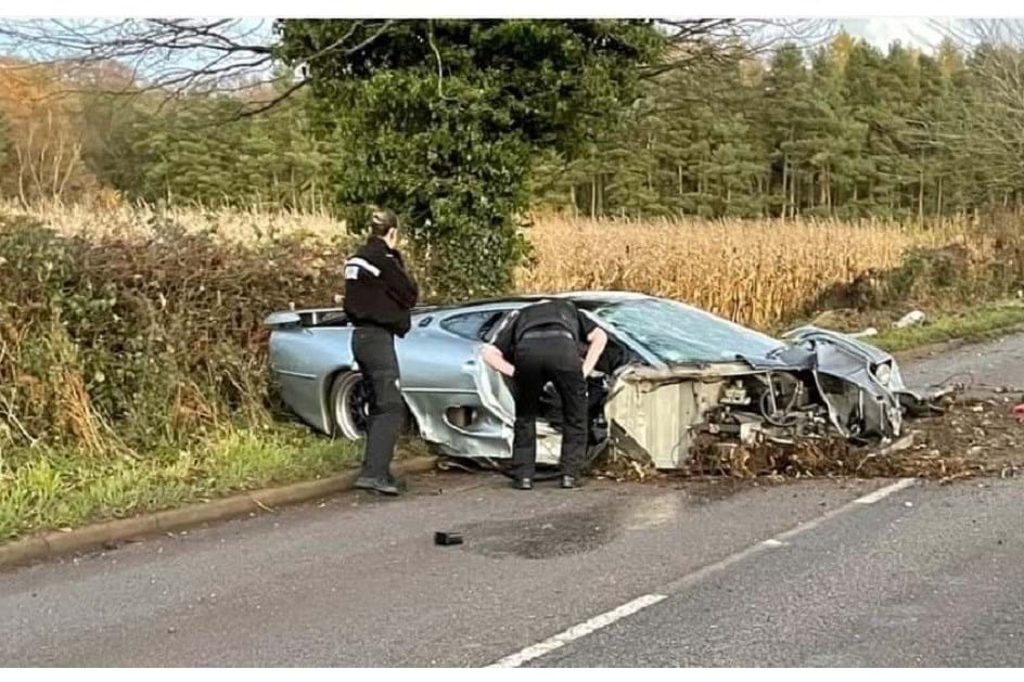 Jaguar XJ220 de Top Gear destruído em acidente