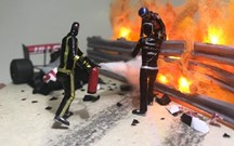 Acidente de Romain Grosjean em miniatura para a posteridade