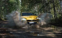 Lamborghini Urus à solta nas florestas da Rússia