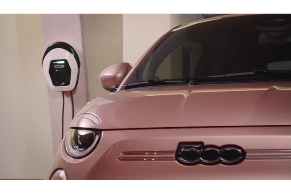 Sucesso: Fiat 500 eléctrico soma prémios em França e no Reino Unido