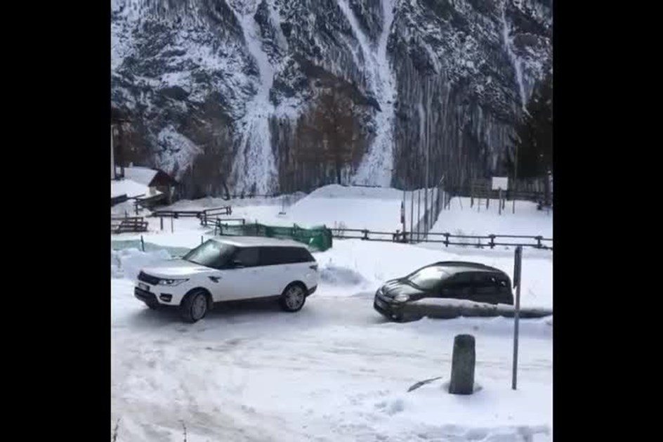 Fiat Panda contra Range Rover: quem ganha na neve?