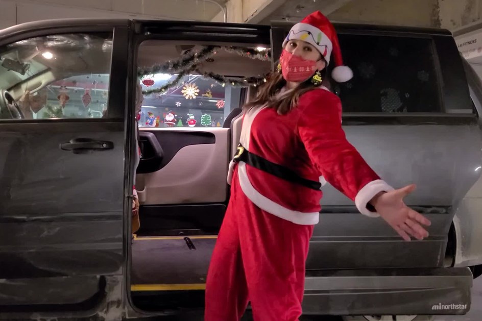Magia do Natal: motorista da Uber decora carrinha a preceito