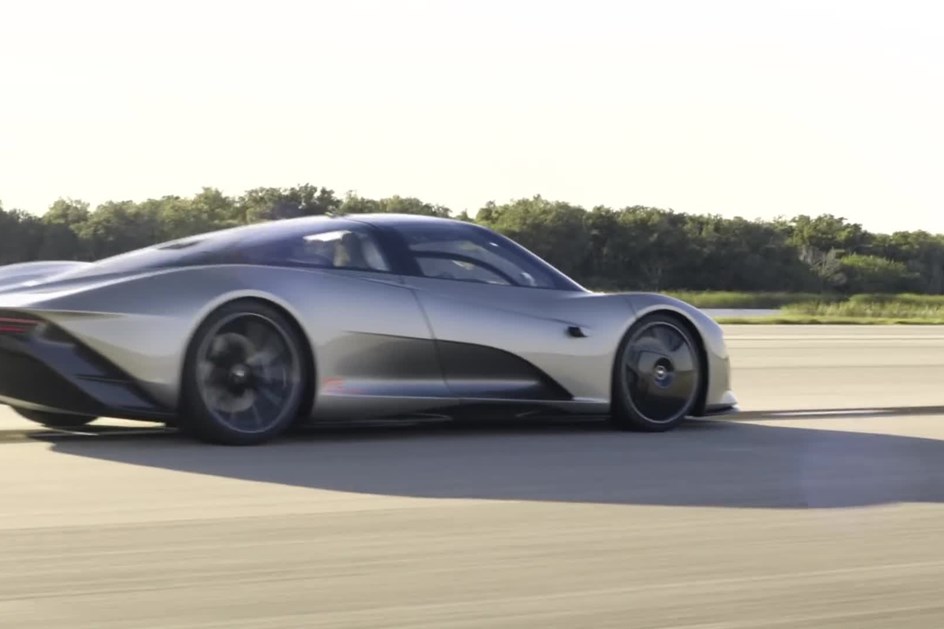 McLaren Speedtail com 125 km já está no mercado de 'usados' por 4 milhões de euros