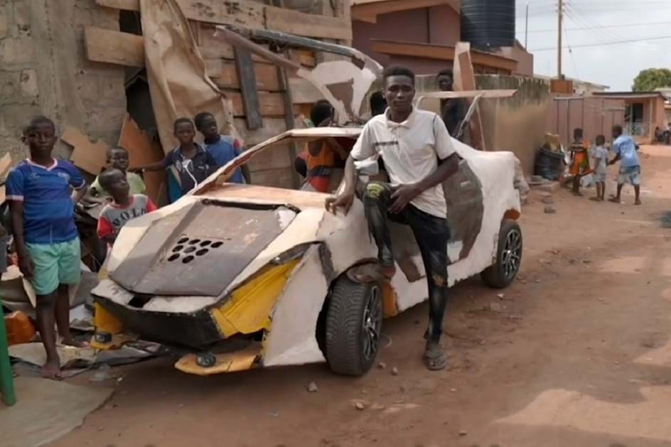 Jovem construiu carro com lixo e cumpriu o sonho de uma vida