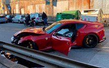 Ferrari de guarda-redes do Génova vai a lavar e acaba destruído