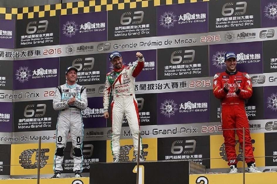 'Que comece o assalto ao título!': Tiago Monteiro renova com a Honda