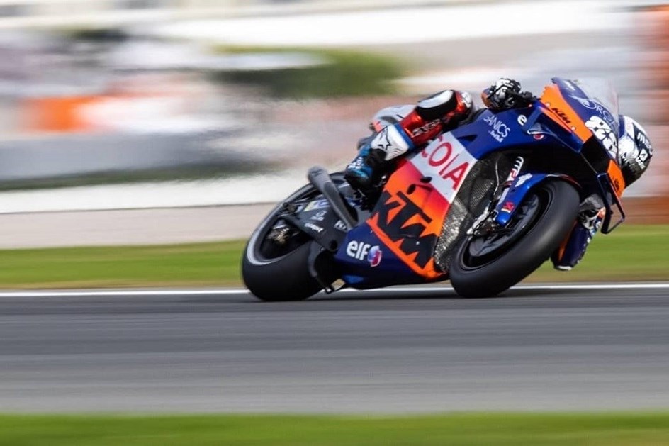 Visão  Miguel Oliveira, o campeão das motos que não tem carta de moto