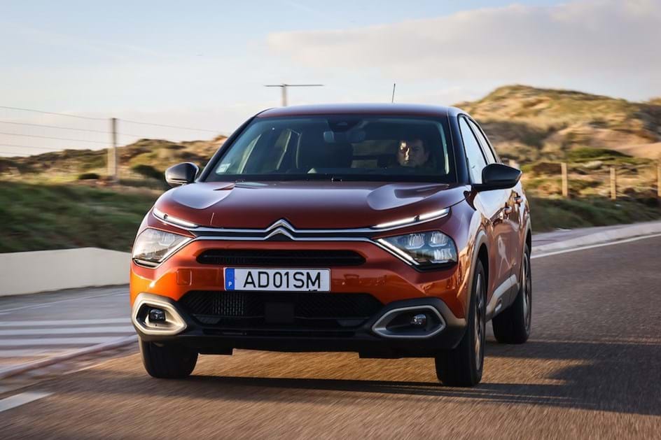 Ao Volante Do Novo Citroën C4 Rebelde Diferente E Com Uma Versão