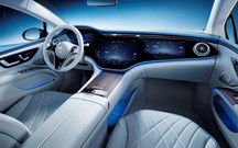 Mercedes EQS mostra interior com Hyperscreen de 1,41 metros de comprimento