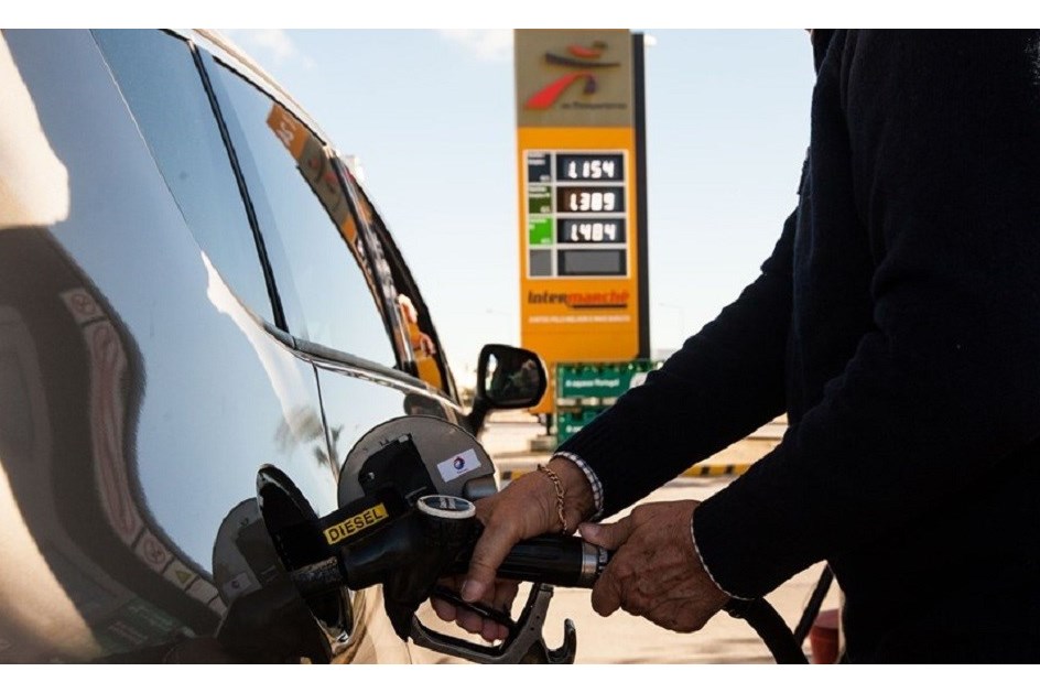 Preço da gasolina desce segunda-feira