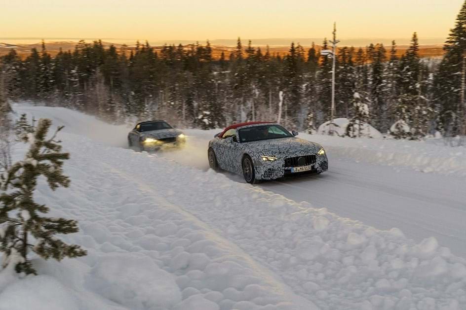 Brincar na neve: novo Mercedes SL já acelera no Árctico