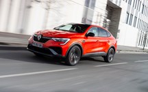 Renault Arkana: campanha releva electrificação do SUV coupé