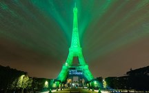 Torre Eiffel iluminada a hidrogénio verde