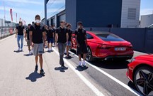Jogadores do Real Madrid aceleram Audi RS e-tron GT em Jarama