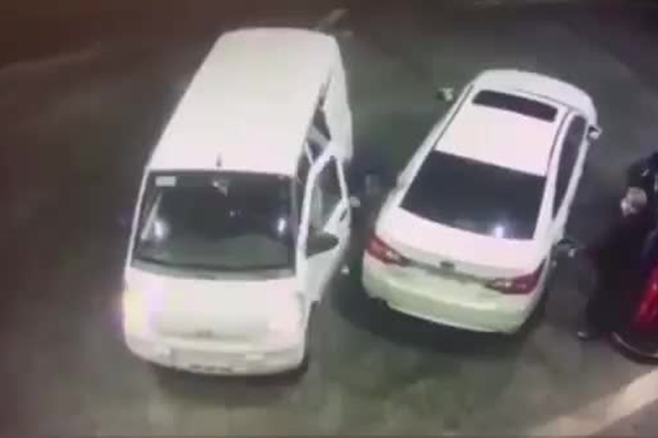 Condutor rega com gasolina ladrões que iam roubá-lo