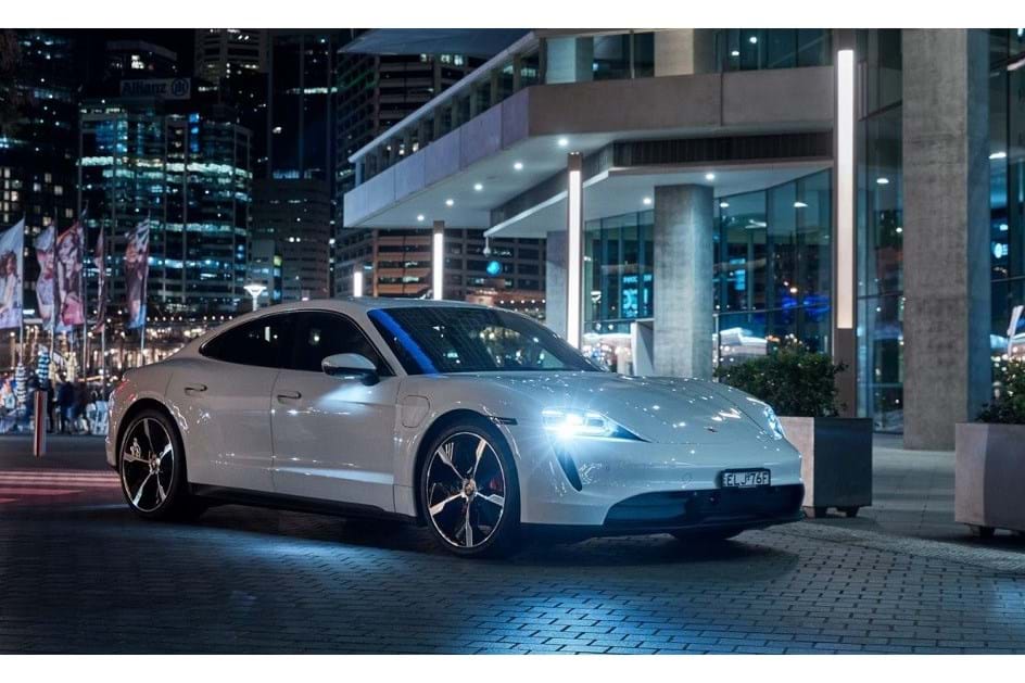 Electrizante: Porsche Taycan apresentado no porto de Sydney
