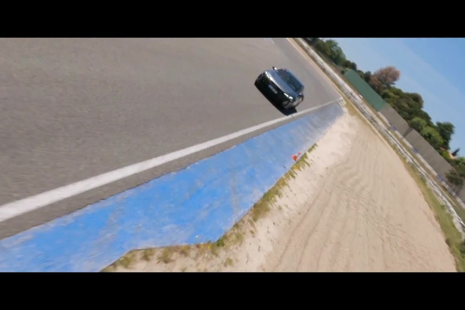 Jogadores do Real Madrid aceleram Audi RS e-tron GT em Jarama