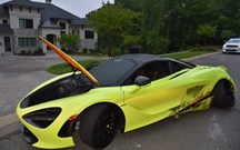 Ladrões destroem McLaren de antiga estrela do futebol americano