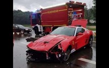 Destrói Ferrari raríssimo em auto-estrada alemã