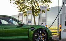 Carregar em 15 minutos: Porsche desenvolve novas baterias