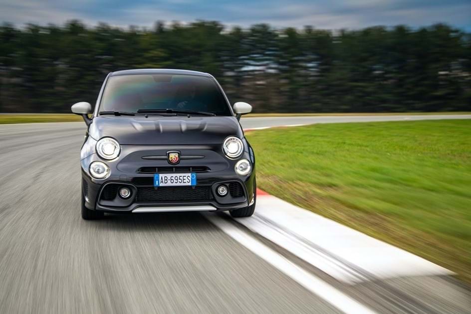 À Procura De Emoções Fortes? Tem O Novo Abarth 695 Esseesse - Novos ...