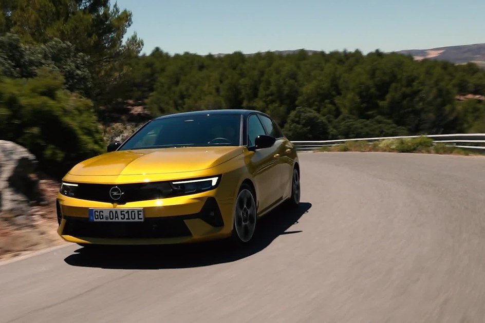 Novo Opel Astra: visual atrevido e estreia na electrificação