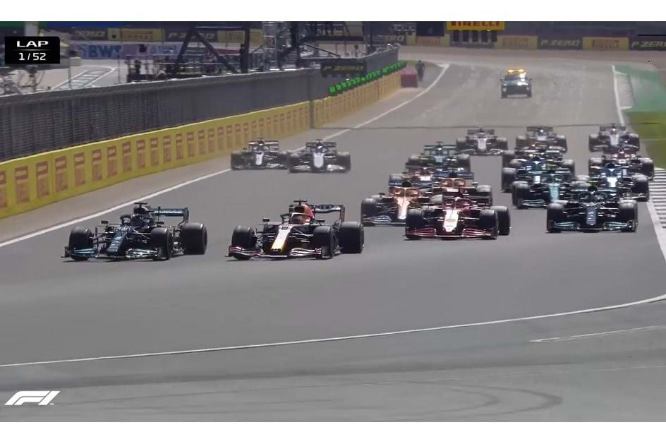 Hamilton vence GP Grã-Bretanha com despiste de Verstappen