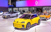Renault 5 'eléctrico' central em Munique nos 50 anos do citadino