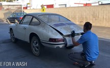 Porsche 911 S há 40 anos a ganhar pó recupera brilho original