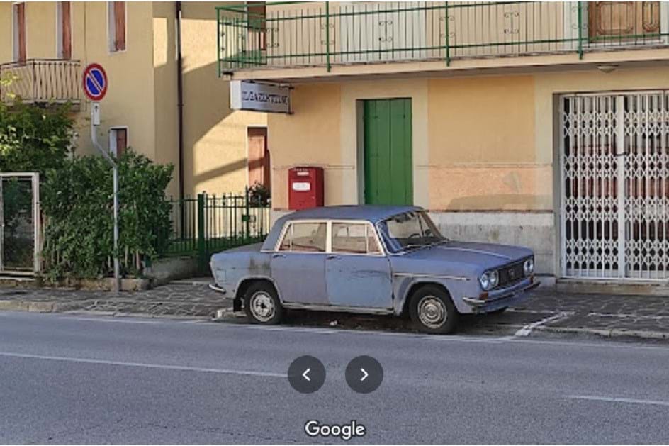 Lancia Fulvia parado há 50 anos no mesmo sítio é estrela no Google Maps