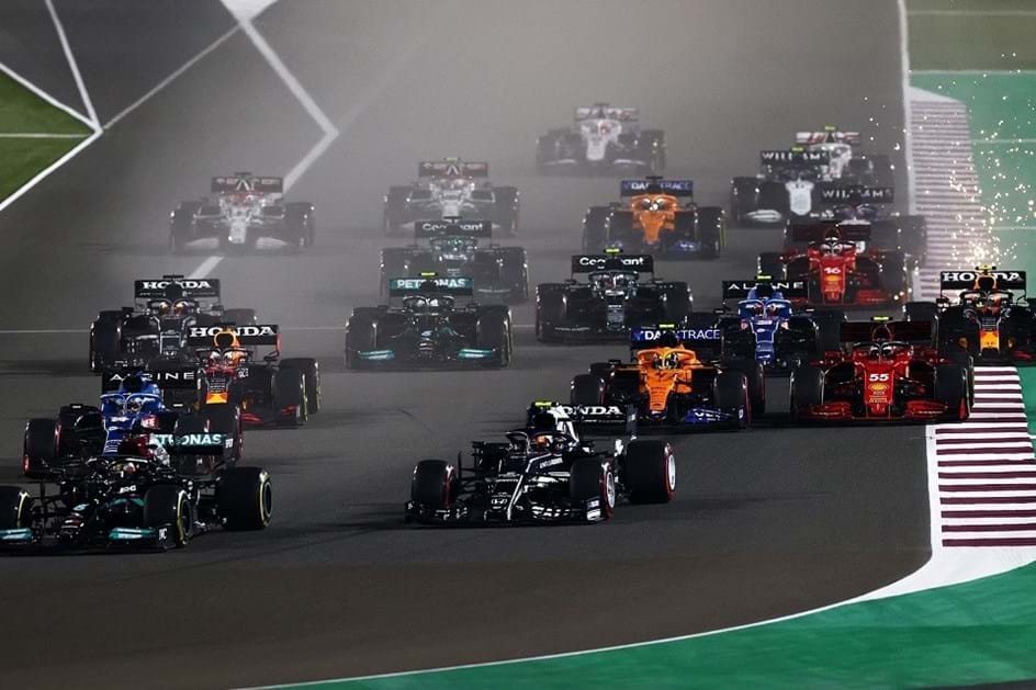 F1: Hamilton vence GP Qatar e encurta distância para Verstappen