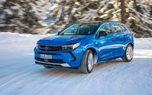 Tracção integral reforçada no Opel Grandland Hybrid4 e Insignia