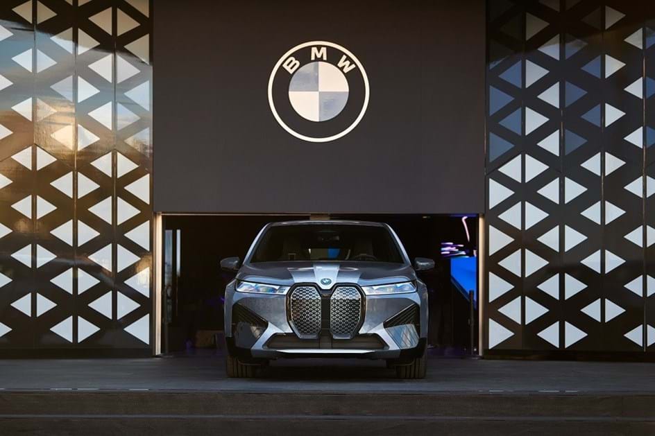 BMW ''inventa'' SUV que muda de cor em dois segundos