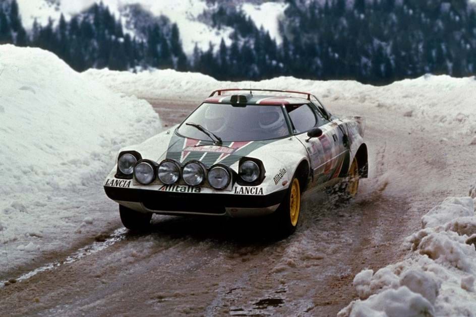 Carlos Tavares acelera Lancia Stratos no rali Monte Carlo Historique