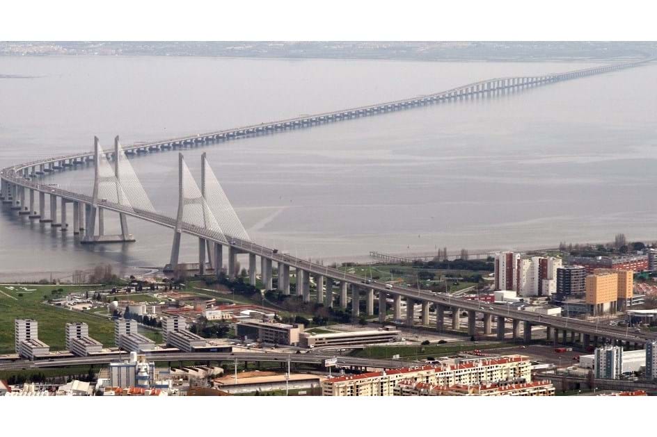 Ponte Vasco da Gama fechada ao trânsito na madrugada de terça-feira