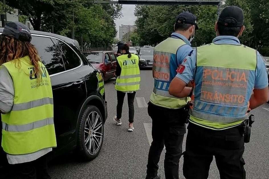 'Cinto-me Vivo': PSP e GNR na estrada controlam uso dos dispositivos de segurança