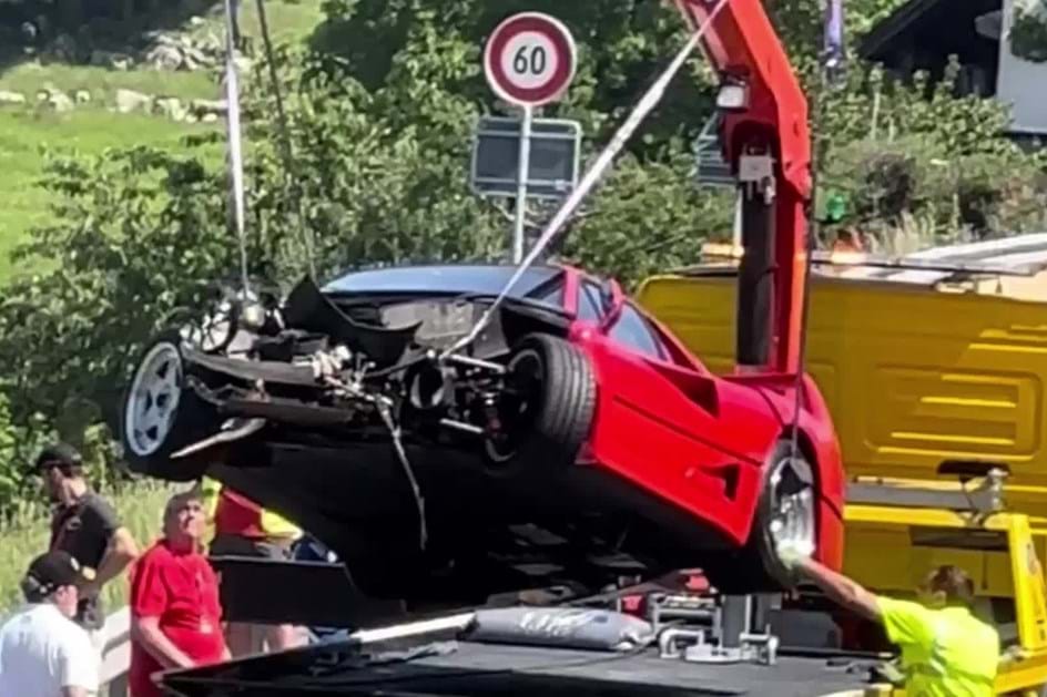 Ferrari de 2 milhões de euros destruído a subir a serra