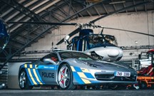 Ferrari 458 Italia é novo carro patrulha da polícia checa