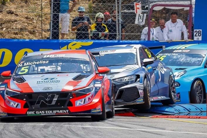 LusoMotores - Tiago Monteiro fechou a época do FIA WTCR em Aragon