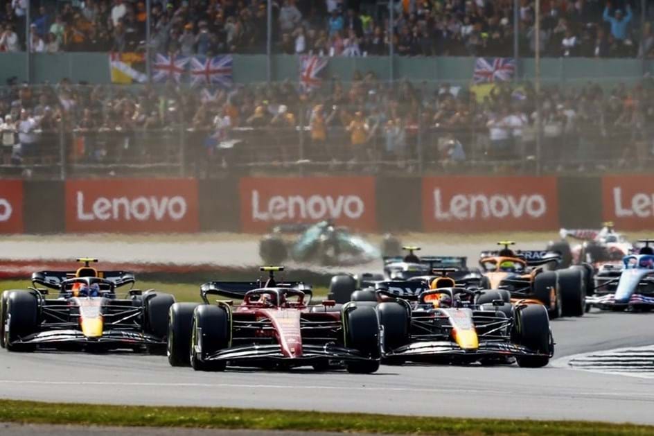 F1: Carlos Sainz vence GP Grã-Bretanha em corrida emocionante