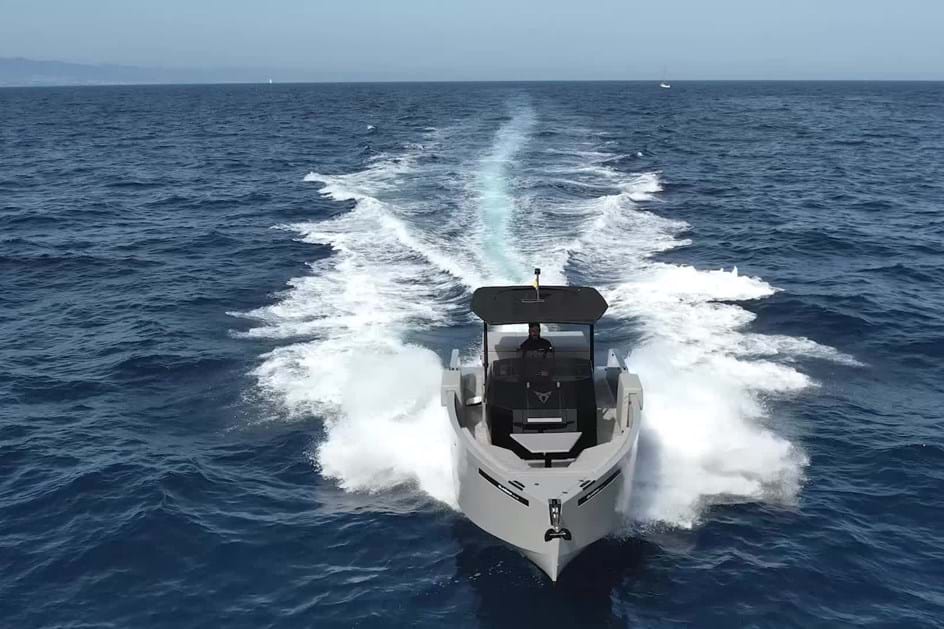  Acelera até aos 75 km/hora em alto mar: D28 Formentor já é híbrido