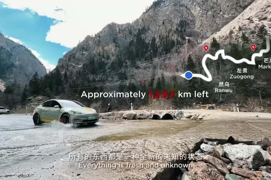 Dois Tesla escalam Everest em aventura épica